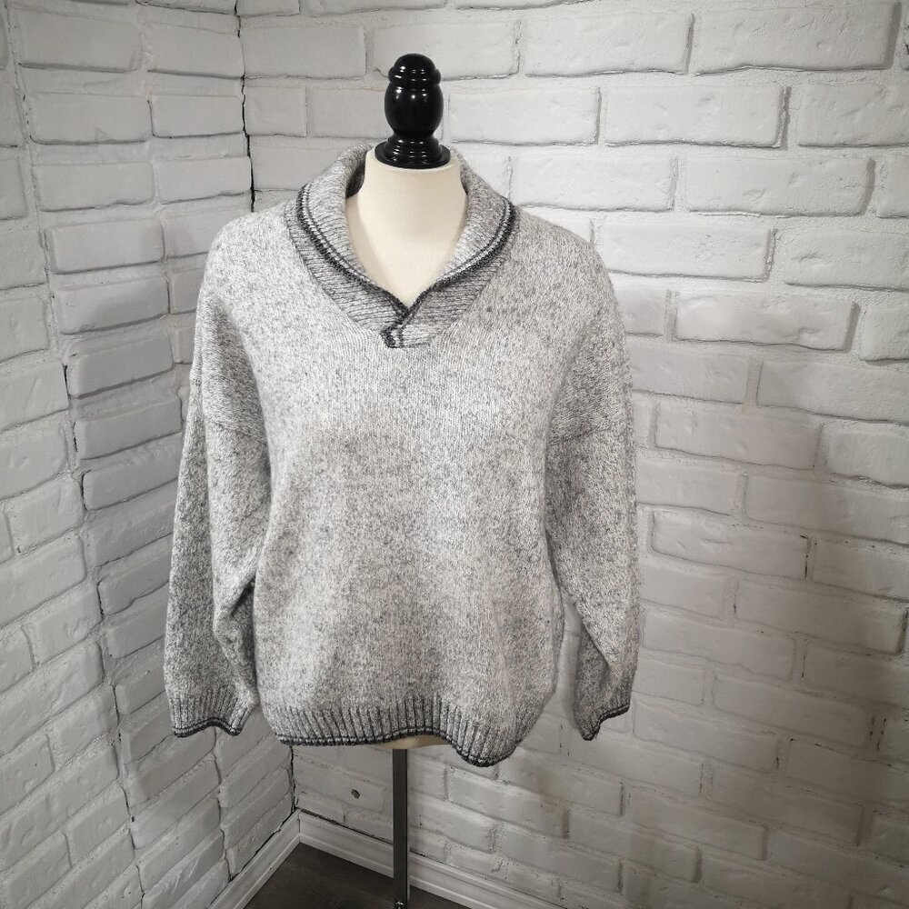 Wind River Outfitting Co. Men's Size Large Grey Made in Canada Sweater